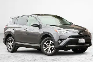 Toyota RAV4 2018 XLE SUV 4 puertas