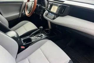 Toyota RAV4 2018 XLE SUV 4 puertas