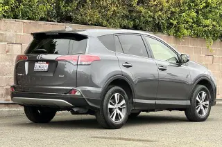 Toyota RAV4 2018 XLE SUV 4 puertas