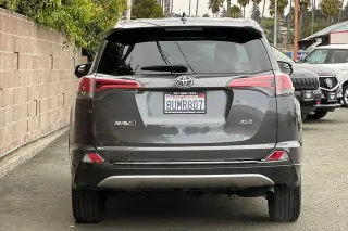 Toyota RAV4 2018 XLE SUV 4 puertas
