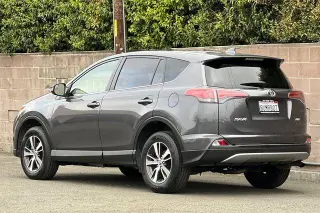 Toyota RAV4 2018 XLE SUV 4 puertas