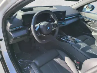 BMW i5 2024 eDrive40 4p Puertas Sedán