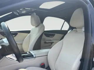 Sedán de 4 puertas Mercedes-Benz Clase C 2025 AWD C 300 4MATIC