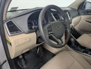 Hyundai TUCSON 2018 TRACCIÓN EN LAS CUATRO RUEDAS SE 4p SUV