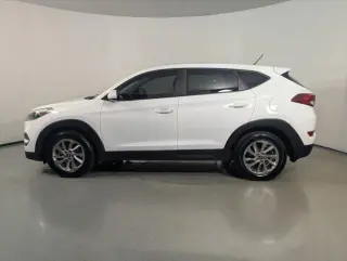 Hyundai TUCSON 2018 TRACCIÓN EN LAS CUATRO RUEDAS SE 4p SUV