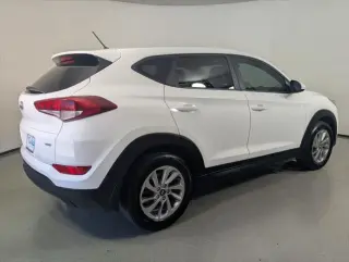 Hyundai TUCSON 2018 TRACCIÓN EN LAS CUATRO RUEDAS SE 4p SUV