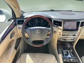 Lexus LX 570 2013 4x4 SUV 4p