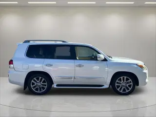 Lexus LX 570 2013 4x4 SUV 4p