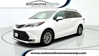 Toyota Sienna 2024 XLE 8-Pasajeros 4p Mini-Van