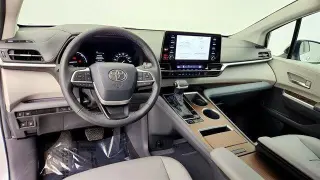 Toyota Sienna 2024 XLE 8-Pasajeros 4p Mini-Van