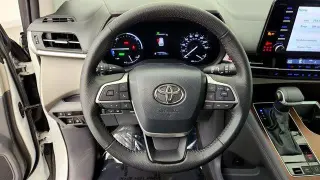 Toyota Sienna 2024 XLE 8-Pasajeros 4p Mini-Van