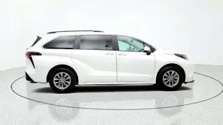 Toyota Sienna 2024 XLE 8-Pasajeros 4p Mini-Van