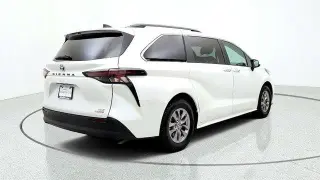 Toyota Sienna 2024 XLE 8-Pasajeros 4p Mini-Van