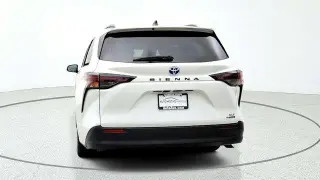 Toyota Sienna 2024 XLE 8-Pasajeros 4p Mini-Van
