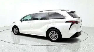 Toyota Sienna 2024 XLE 8-Pasajeros 4p Mini-Van