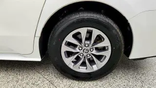 Toyota Sienna 2024 XLE 8-Pasajeros 4p Mini-Van
