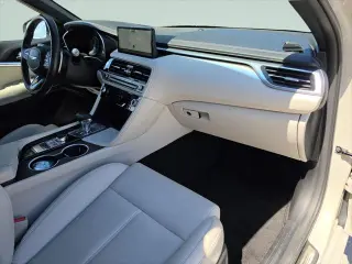 Génesis G70 2025 2.5T Estándar 4dr Sedan