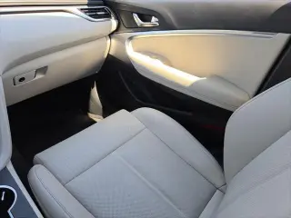 Génesis G70 2025 2.5T Estándar 4dr Sedan
