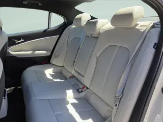 Génesis G70 2025 2.5T Estándar 4dr Sedan