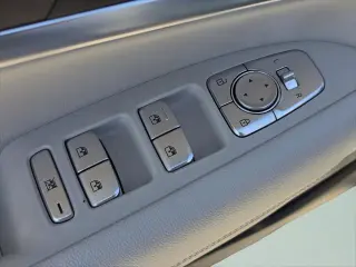 Génesis G70 2025 2.5T Estándar 4dr Sedan