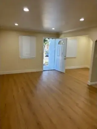 CASA  NUEVA EN LOS ANGELES