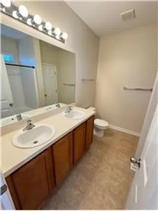 Rental property with 3 bedroom and 2 bathroom in Richmond Hill