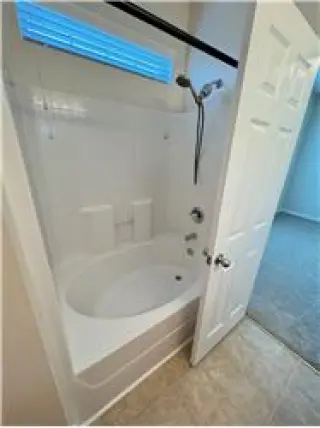 Rental property with 3 bedroom and 2 bathroom in Richmond Hill