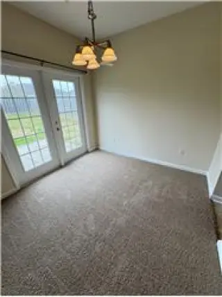 Rental property with 3 bedroom and 2 bathroom in Richmond Hill