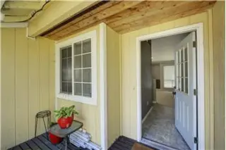 Rental property with 3 bedroom and 2 bathroom in Seattle