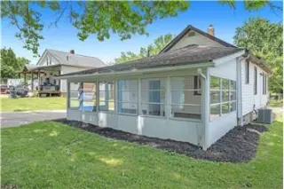 Rental property with 2 bedroom and 1.5 bathroom in Akron