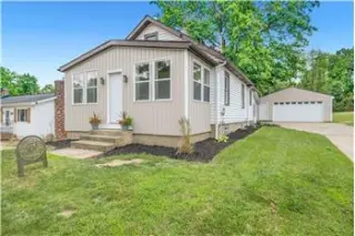 Rental property with 2 bedroom and 1.5 bathroom in Akron