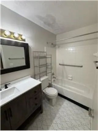 Rental property with 2 bedroom and 2 bathroom in Southgate