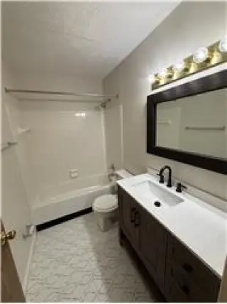 Rental property with 2 bedroom and 2 bathroom in Southgate