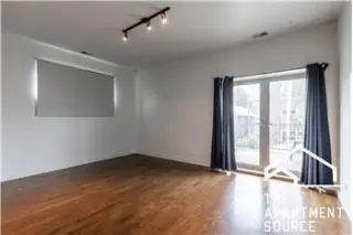 Rental property with 3 bedroom and 2 bathroom in Chicago