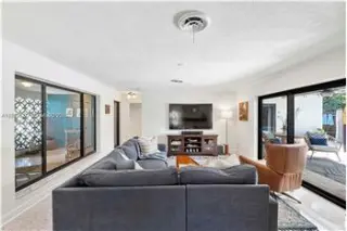 Rental property with 3 bedroom and 2 bathroom in Hollywood