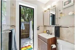 Rental property with 3 bedroom and 2 bathroom in Hollywood