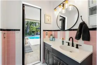 Rental property with 3 bedroom and 2 bathroom in Hollywood
