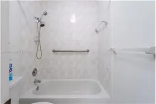Rental property with 4 bedroom and 2 bathroom in Miami