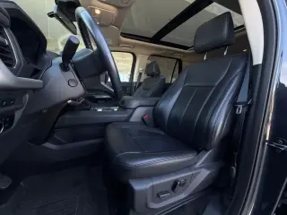 Ford Expedition 2023 4x4 XLT 4dr SUV