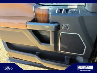 Ford F-150 2017 4x4 Limited 4dr SuperCrew 5.5 ft. SB