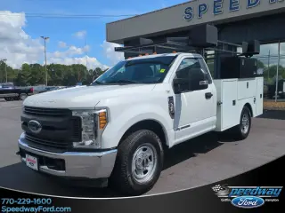 Ford F-350 Super Duty 2019 4x2 XLT 2dr Regular Cab 145 in. WB SRW Chassis