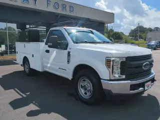Ford F-350 Super Duty 2019 4x2 XLT 2dr Regular Cab 145 in. WB SRW Chassis
