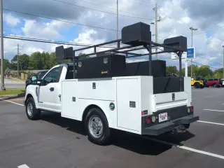 Ford F-350 Super Duty 2019 4x2 XLT 2dr Regular Cab 145 in. WB SRW Chassis
