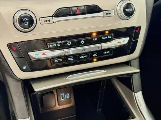 Ford Explorer 2023 AWD XLT 4dr SUV