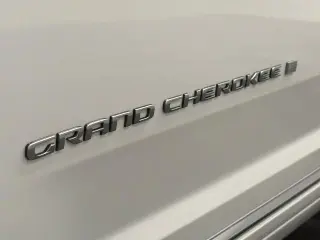 Jeep Grand Cherokee 2022 4x4 Summit 4dr SUV (midyear release)