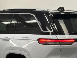 Jeep Grand Cherokee 2022 4x4 Summit 4dr SUV (midyear release)