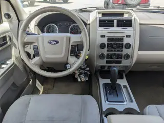 Ford Escape 2011 XLT 4dr SUV