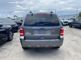 Ford Escape 2011 XLT 4dr SUV