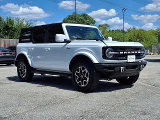 Ford Bronco 2022 4x4 Black Diamond 4dr SUV