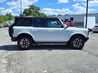 Ford Bronco 2022 4x4 Black Diamond 4dr SUV